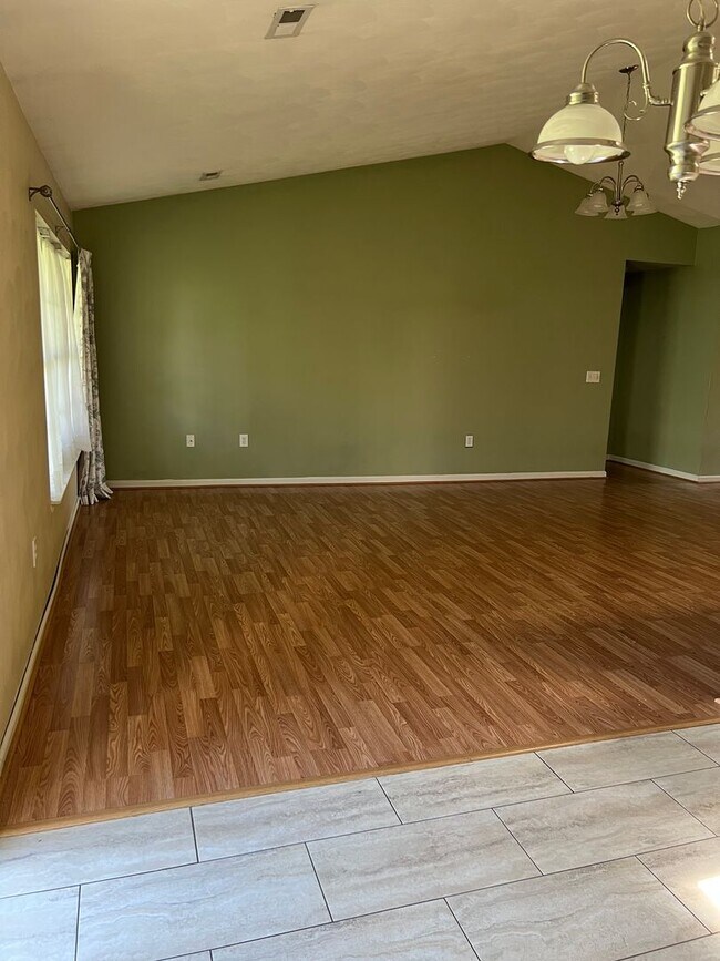 Foto del edificio - Charming 3-Bedroom Ranch in Quiet NW Roano...