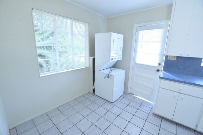 Building Photo - 1 br, 1 bath House - 2312 Formosa Ave