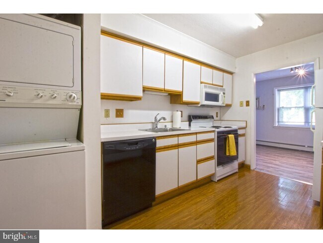 Building Photo - 222 E Montgomery Ave