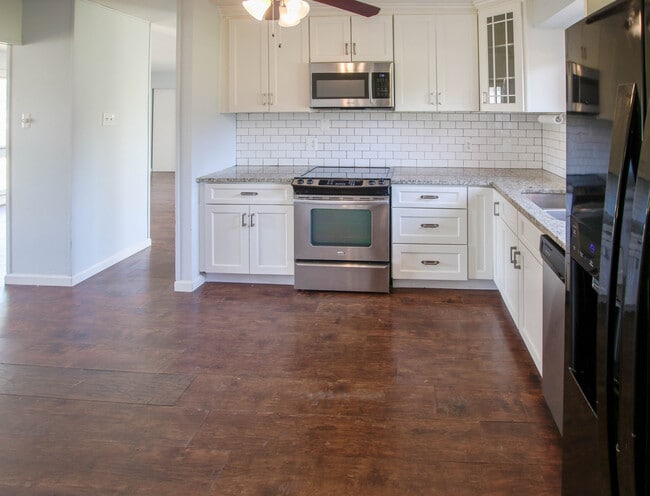 Building Photo - 1186 Mesa Dr