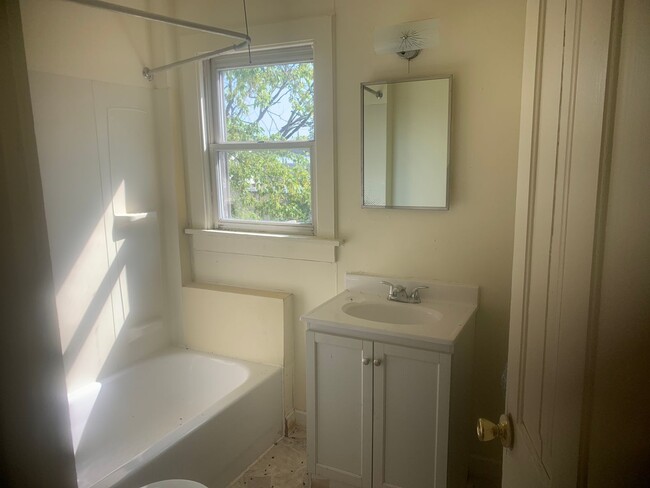 Building Photo - 16 N Washington St