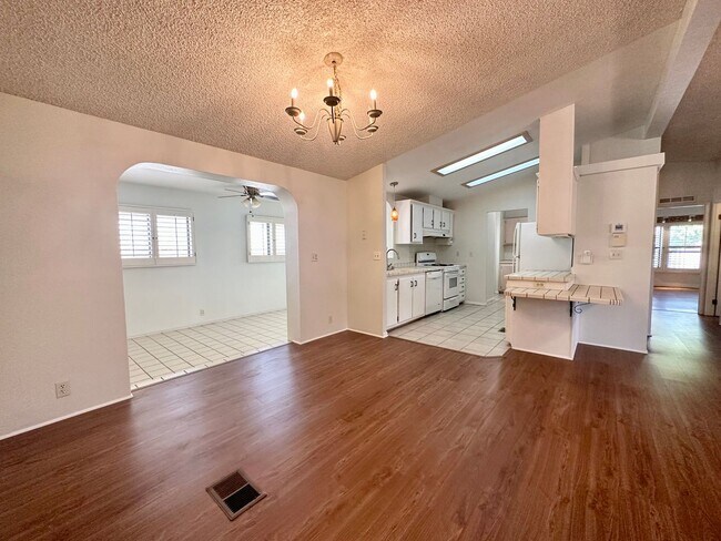 Foto del edificio - AVAILABLE NOW!! 2 Bedroom 2 Bathroom Manufactured Home For 55+ in Thousand Palms!