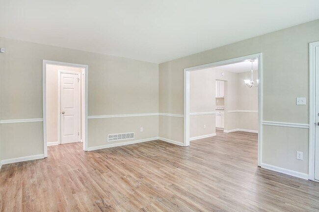 Building Photo - 5888 Simone Dr