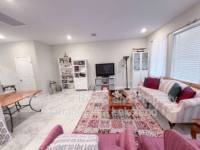 Foto del edificio - 2573 Village Lakes Blvd