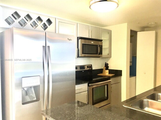 Building Photo - 1871 NW S River Dr