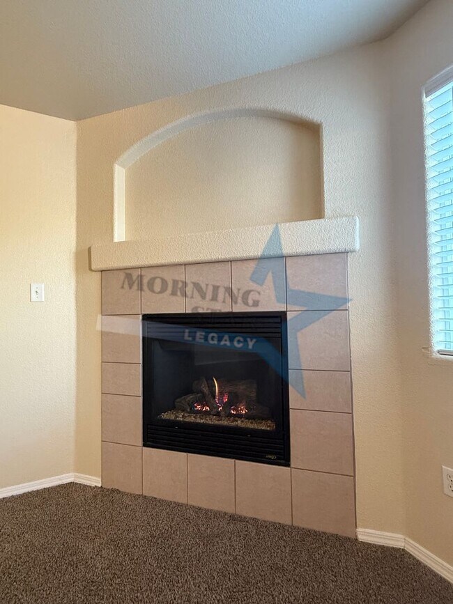 Foto del edificio - JUST REDUCED - 4-Bedroom Home!