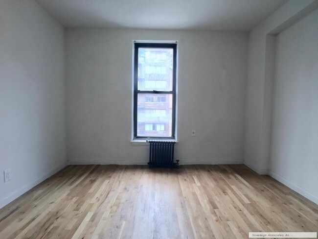 Building Photo - 401 E 68th St