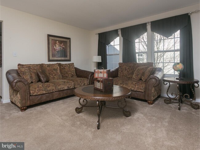 Building Photo - 9 Greenbrook Dr