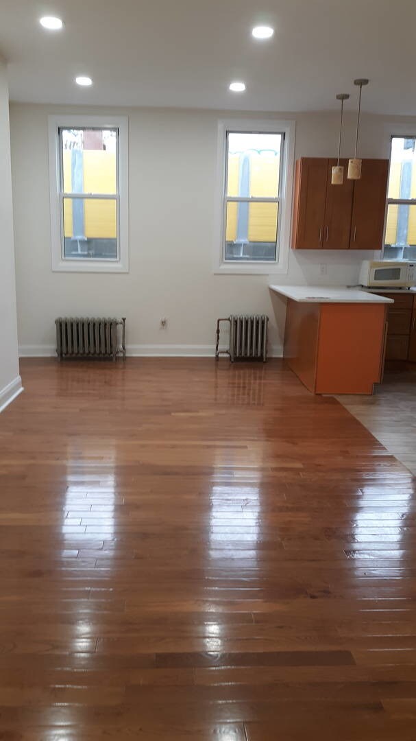 Building Photo - 21 Ditmars St