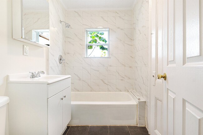 Foto del edificio - 62 W 8th St