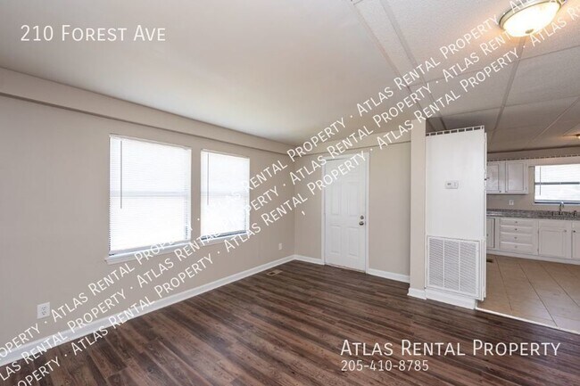 Foto del edificio - 210 Forest Ave