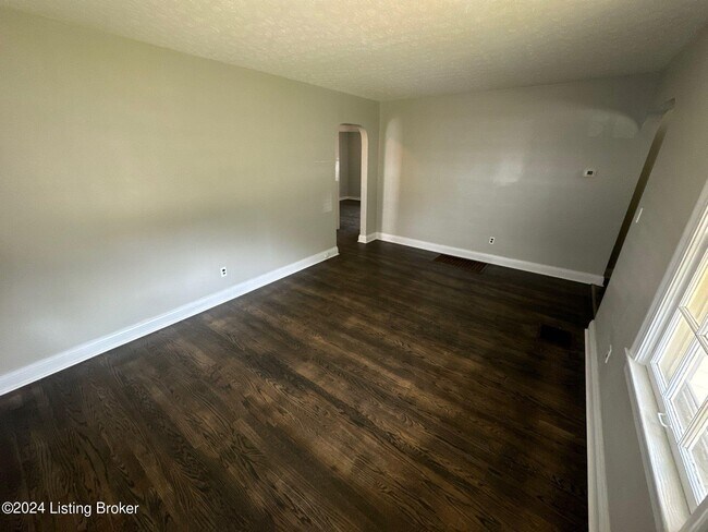 Building Photo - 115 E Southern Heights Ave