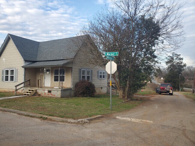 Foto del edificio - 1409 E Market St