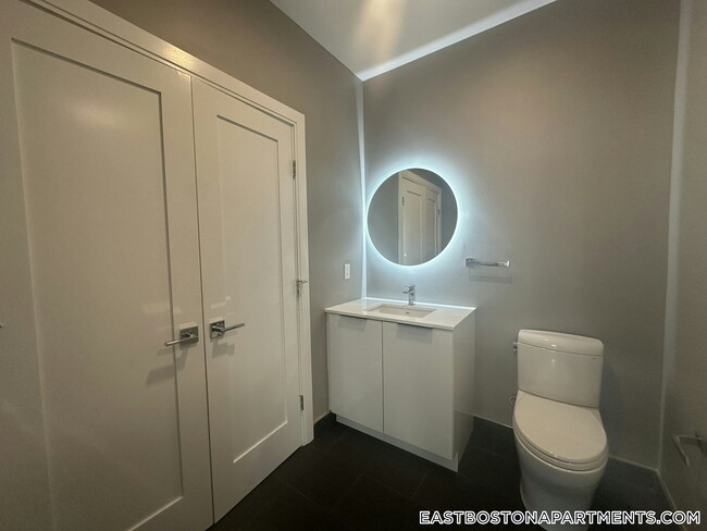 Foto del edificio - 656 Saratoga St