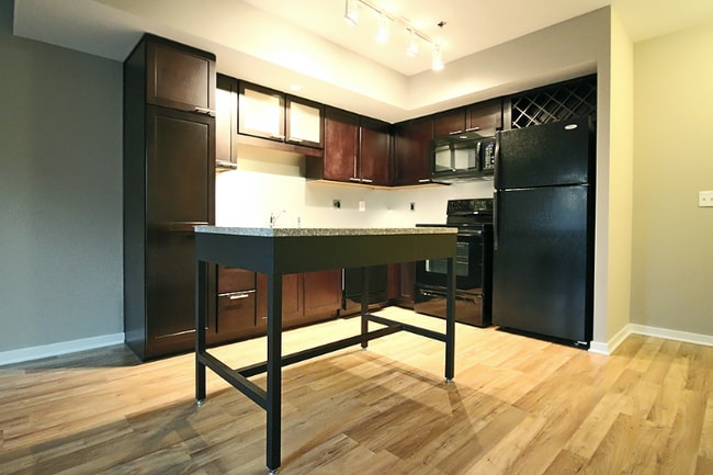 Photo - 174 W Randolph St Apartment