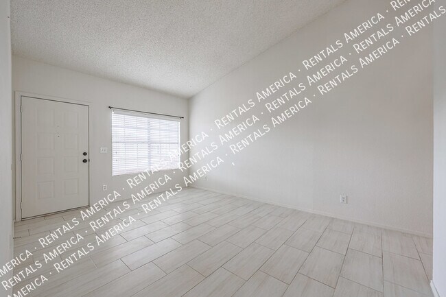 Building Photo - 7220 W Canterbury Dr