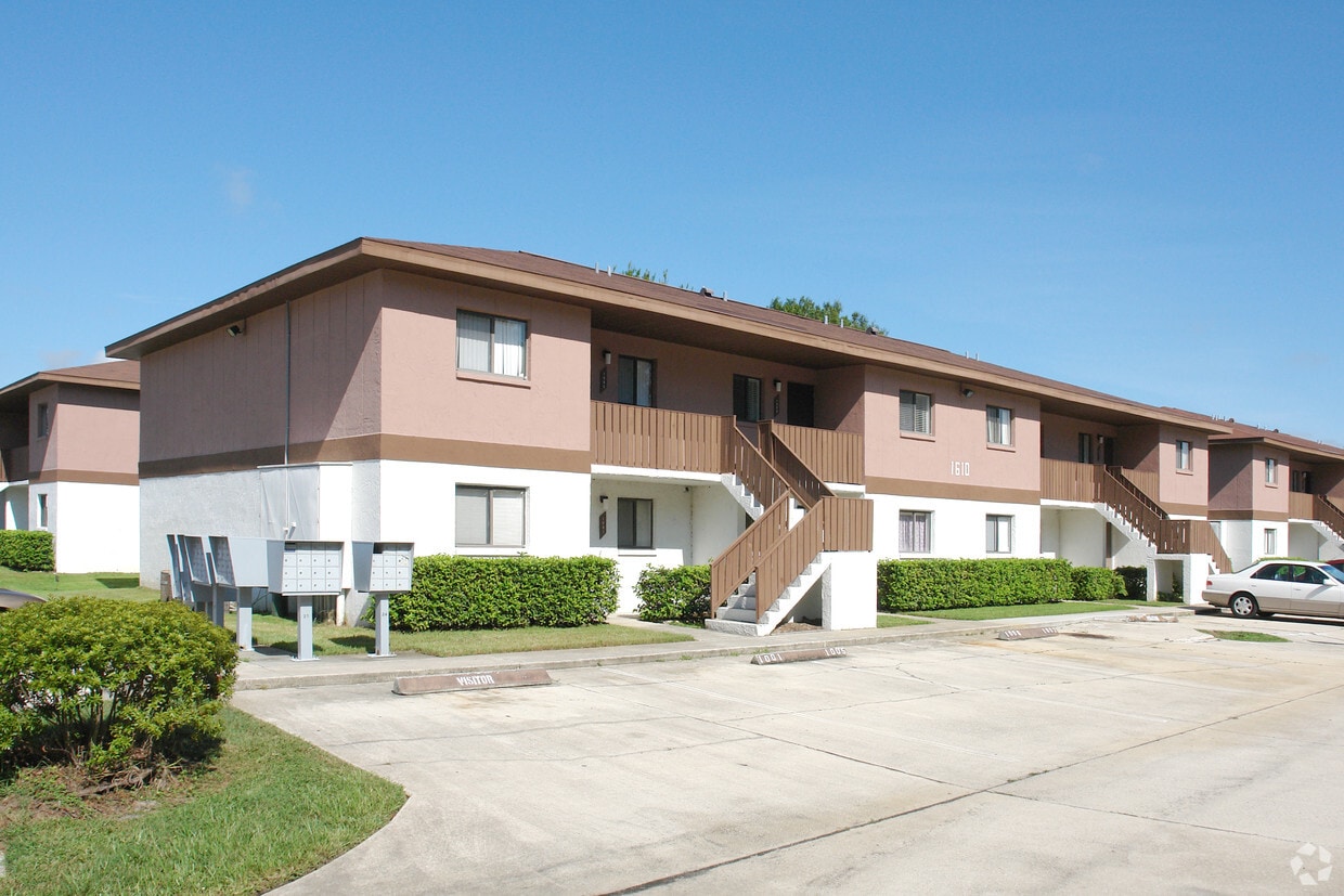 College Club Condominiums Apartments in Cocoa, FL