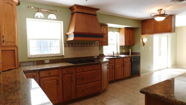 Building Photo - 13576  Fox Trail