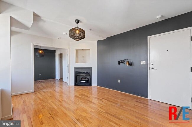 Building Photo - 815 King St