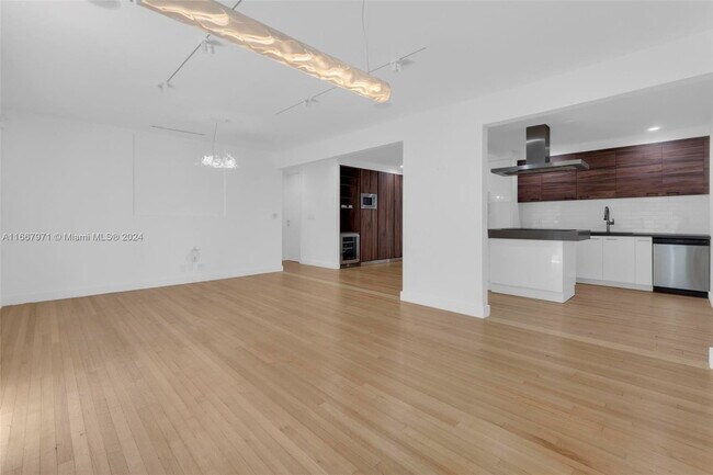 Foto del edificio - Northeast 99th Street, Miami Shores, FL 33138 - 3 BR 2.5 BA house