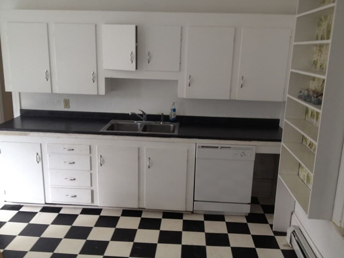 Building Photo - 205 Main St