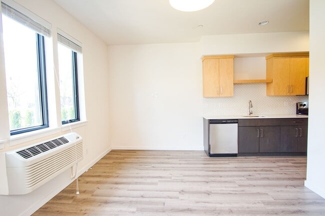 Building Photo - John's Landing-Modern & Spacious 1 Bdr w/Condo-Grade Finishes Ready Soon!!