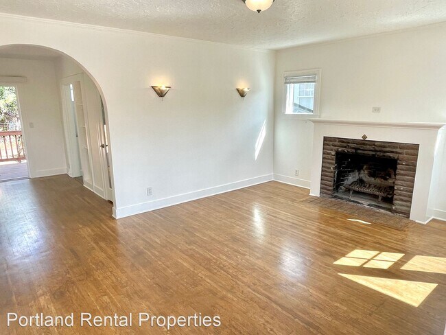 Building Photo - 3 br, 1 bath House - 3739 NE Fremont St