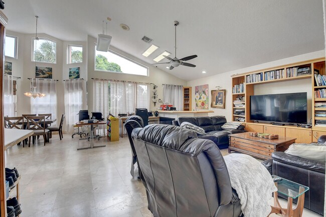 Foto del edificio - 6142 NW 23rd Ter