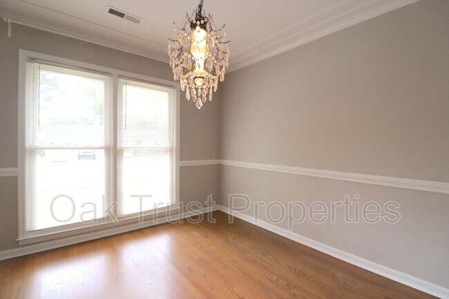 Foto del edificio - 111 Fox Chase Dr