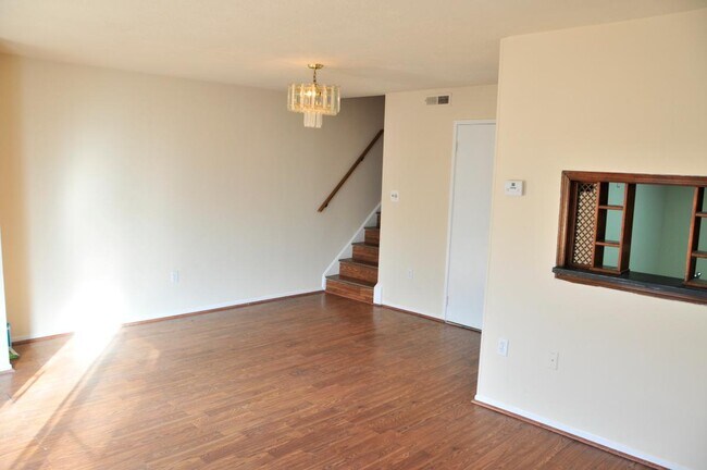 Foto del edificio - 9992 Forest View Pl