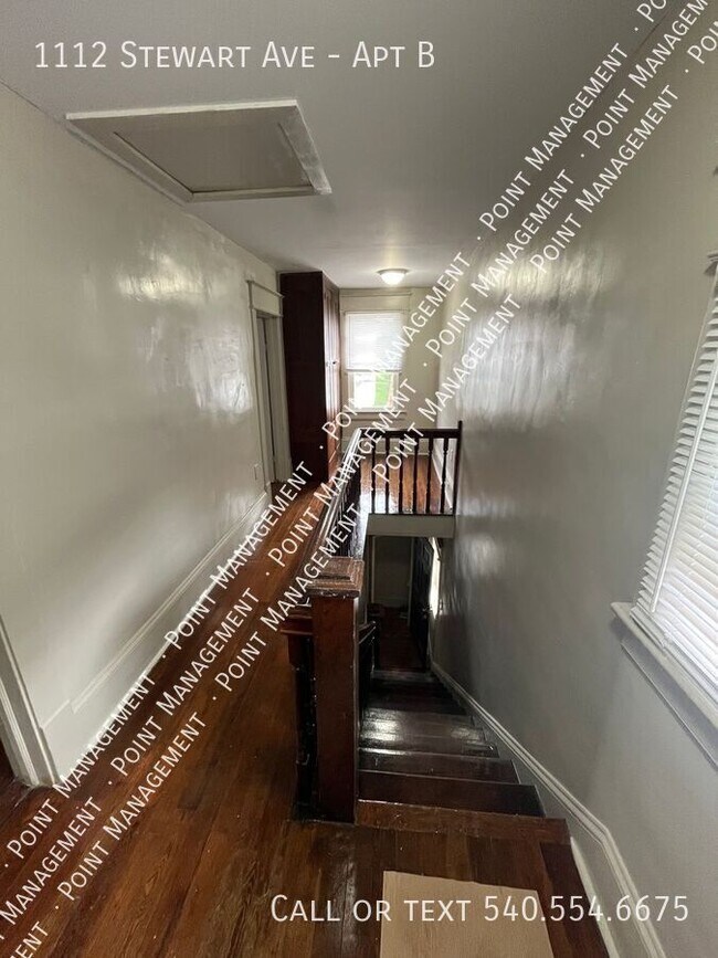 Foto del edificio - 2 Bed 1 Bath Top Floor Apartment