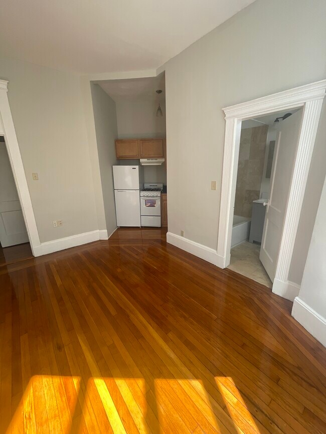 Building Photo - 39 Hemenway St