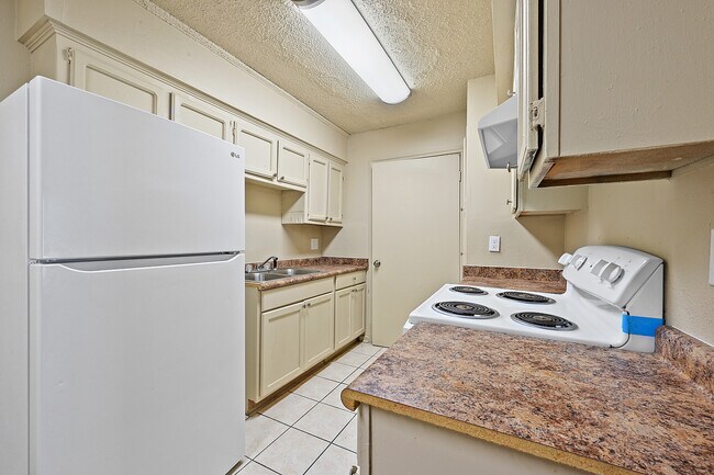 Building Photo - 1077 N Donmoor Ave