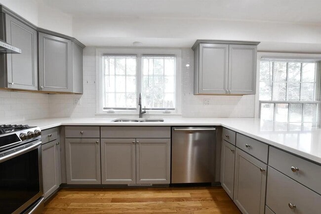 Building Photo - 4576 Wagon Wheel Dr