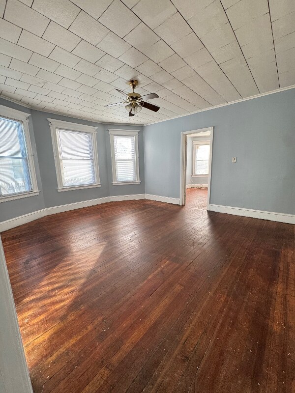 Foto del edificio - 64-64 Rowe Ave