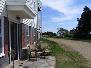 Building Photo - 11 Great Boars Head Ave