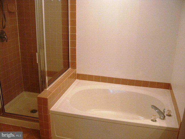 Foto del edificio - 5104 Arbor Hill Ct