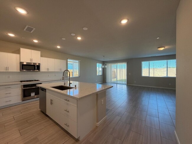 Building Photo - 660 Atlantica Dr S