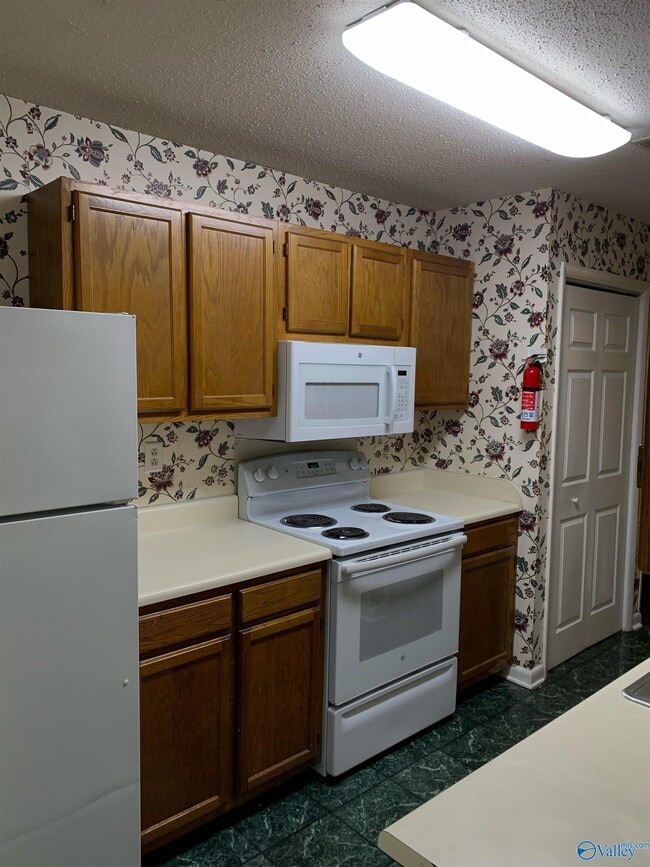 Building Photo - 4987 7 Pine Cir