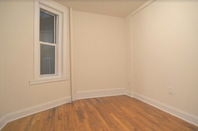 Foto del edificio - 407 W 49th St