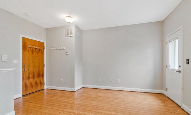 Foto del edificio - 3318 Sherman Ave NW