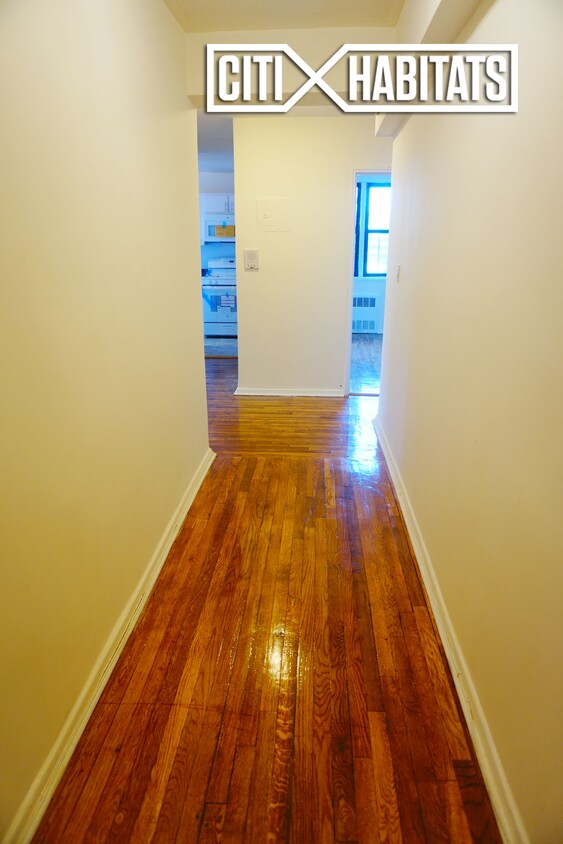 Foto principal - 124-18 Queens Blvd