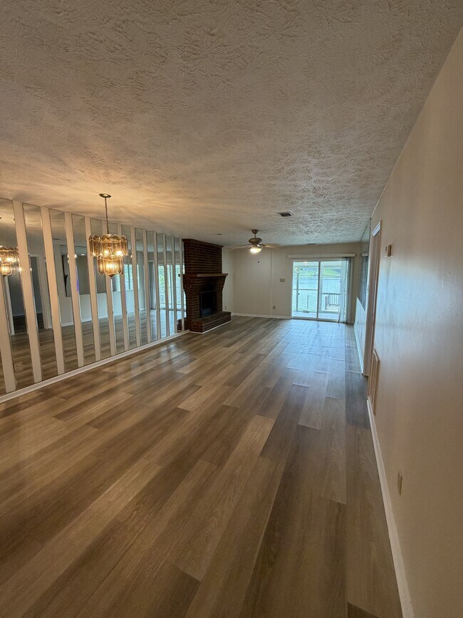 Foto del edificio - 311 Leisure Lake Dr