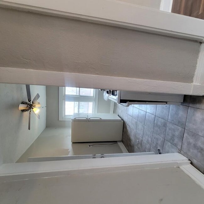 Building Photo - 1672 Lockwood Ave