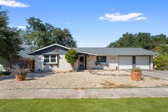 Building Photo - 7015 Forest Pine St