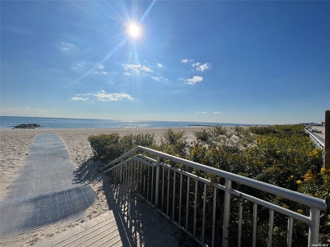 Building Photo - 6510 Beach Front Rd