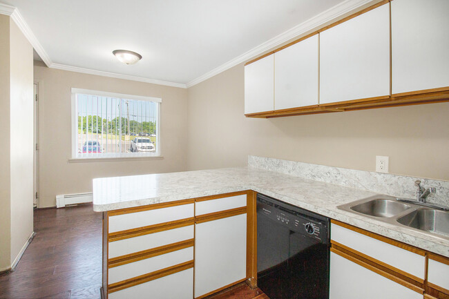 Building Photo - 122 Ladd Rd