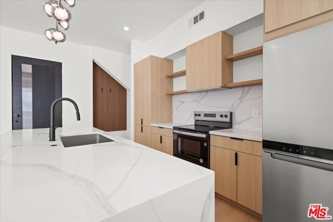 Foto del edificio - 5214 Satsuma Ave