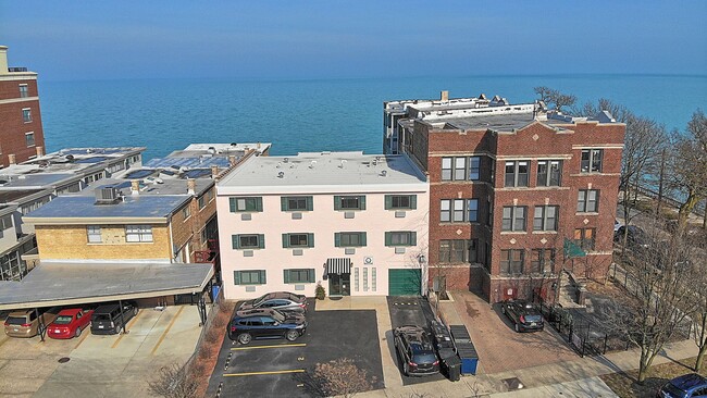 Building Photo - Beach House Chicago