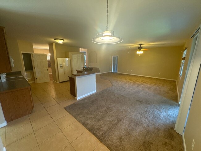 Building Photo - Beautiful 4 bedroom, 2 bathroom home